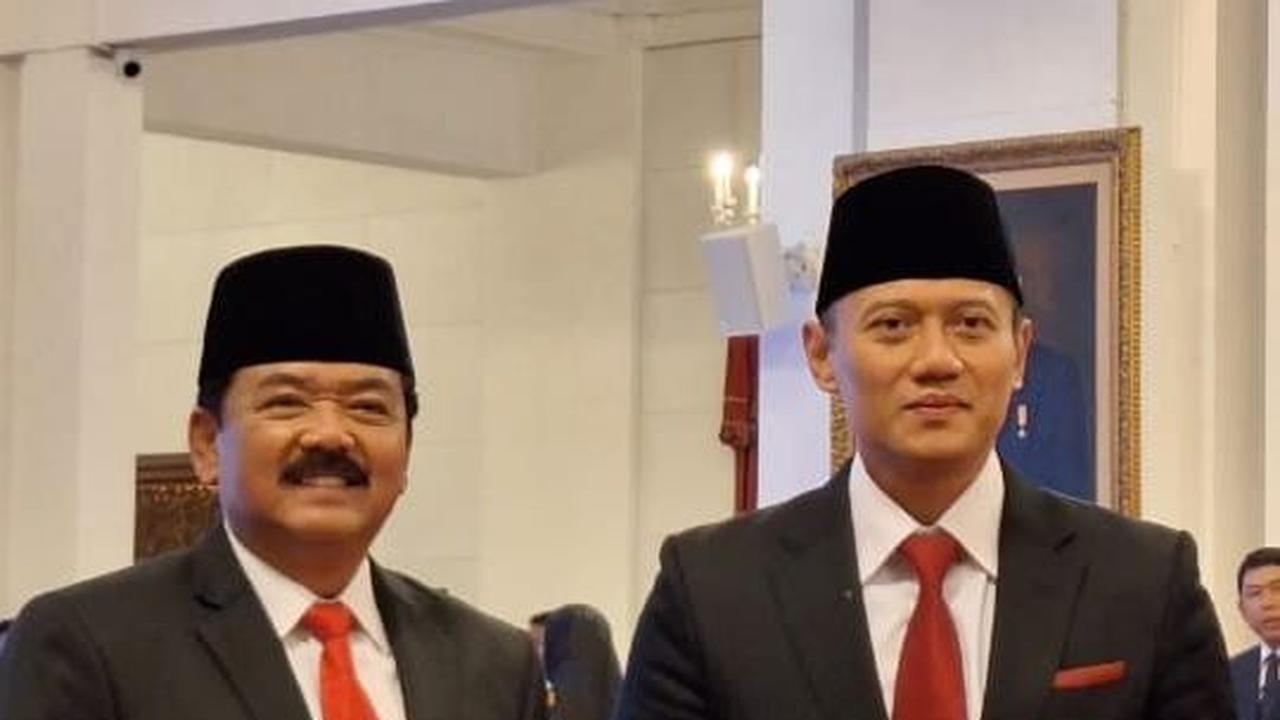 Saat dilantik AHY gagah dengan memakai setelan jas hitam.
