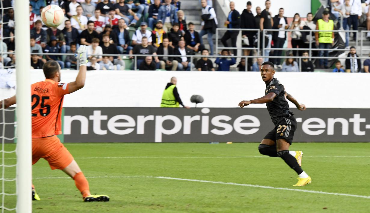 Marquinhos menjadi bintang kemenangan Arsenal dengan menciptakan satu gol dan satu assist untuk gol Eddie Nketiah. Zurich sempat menyamakan skor lewat aksi Mirlind Kryeziu. (Gian Ehrenzeller/Keystone via AP)