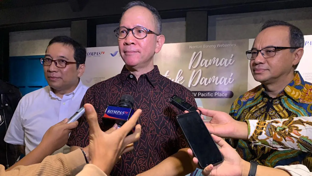 Mahendra Siregar (Wamenlu RI), Teuku Faizasyah (Plt Jubir Kemlu) dan Febrian Alphyanto Ruddyard (Dirjen Kerja Sama Multilateral).