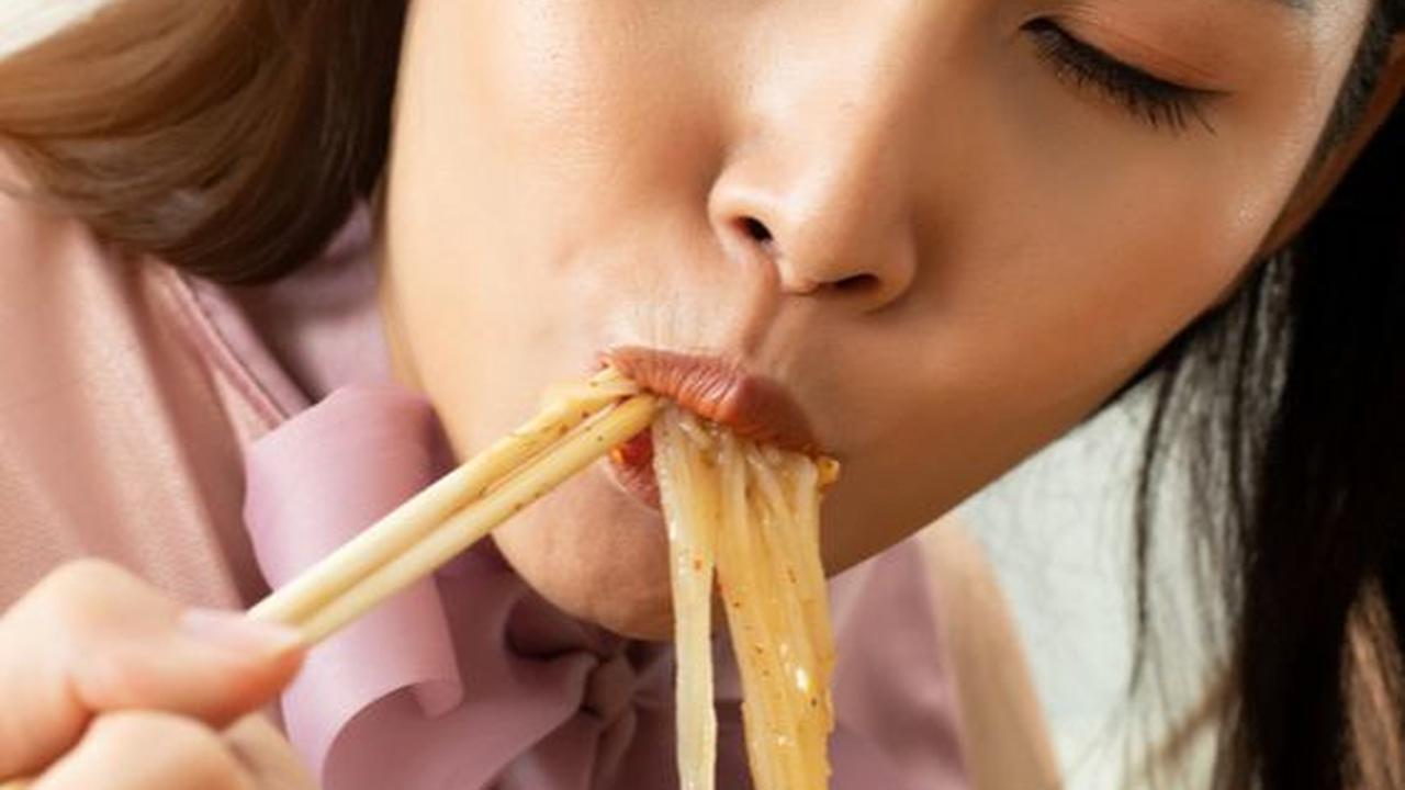 Manfaat Makan Makanan Hangat Saat Musim&nbsp;