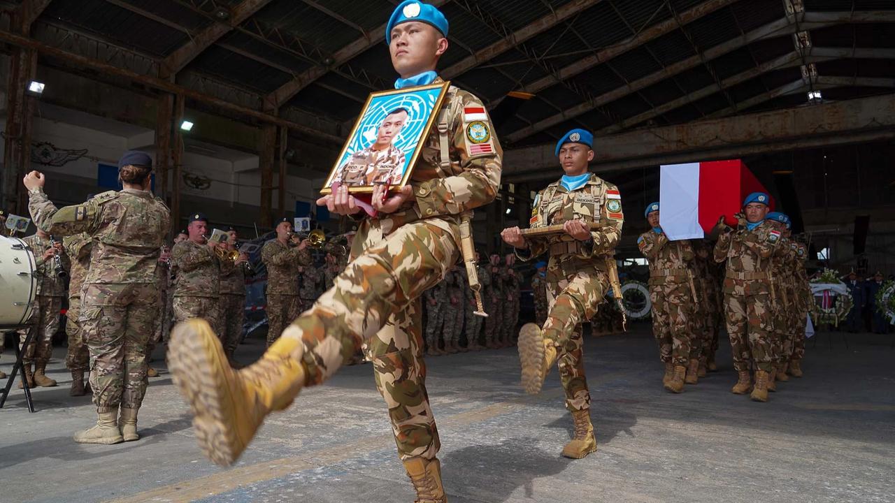 FOTO: Penghormatan Terakhir bagi Kopral Rico Pramudia di Beirut