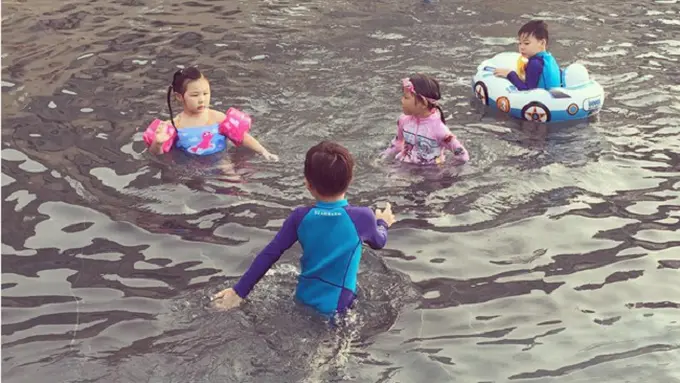 Daehan, Minguk, Manse bermain bersama Choo Sarang dan Ji On (via. Instagram/hjballet80)