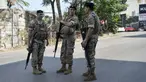 Petugas keamanan Lebanon berjaga di jalan menuju Kedutaan Besar Amerika Serikat (AS) di Aukar, pinggiran utara Beirut, Rabu (5/6/2024). (AP Photo/Bilal Hussein)