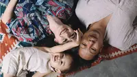Banyak perubahan yang dirasakan oleh pasangan selebriti Ringgo Agus Rahman dan Sabai Morscheck setelah kehadiran anak pertamanya, Bjorka yang kini berusia setahun lebih. (Instagram/sabaidieter)