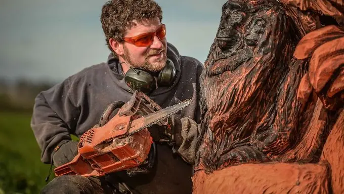 [Bintang] Sangar! Ukiran 10 Patung Ini Dibuat Pakai Gergaji Mesin Nih!