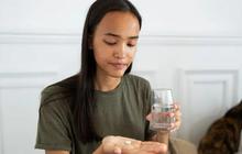 Cara Mudah dan Aman untuk Menelan Pil bagi yang Kesulitan Minum Obay