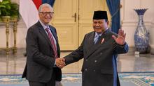 Kedatangan Bill Gates di Istana Merdeka, Jakarta dikabarkan untuk membahas berbagai isu strategis terkait pembangunan berkelanjutan di Indonesia. (BAY ISMOYO/AFP)