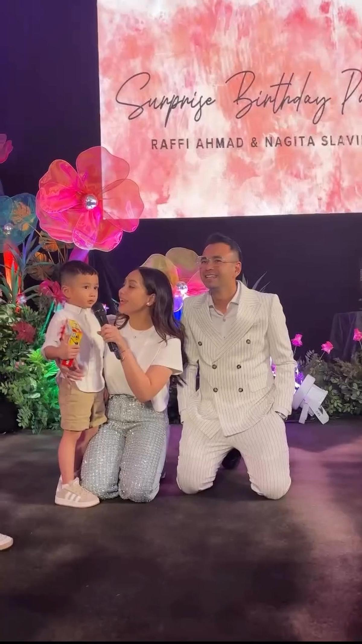 Momen Haru Rayyanza Beri Kejutan Nyanyi di Ulang Tahun Raffi Ahmad dan Nagita Slavina