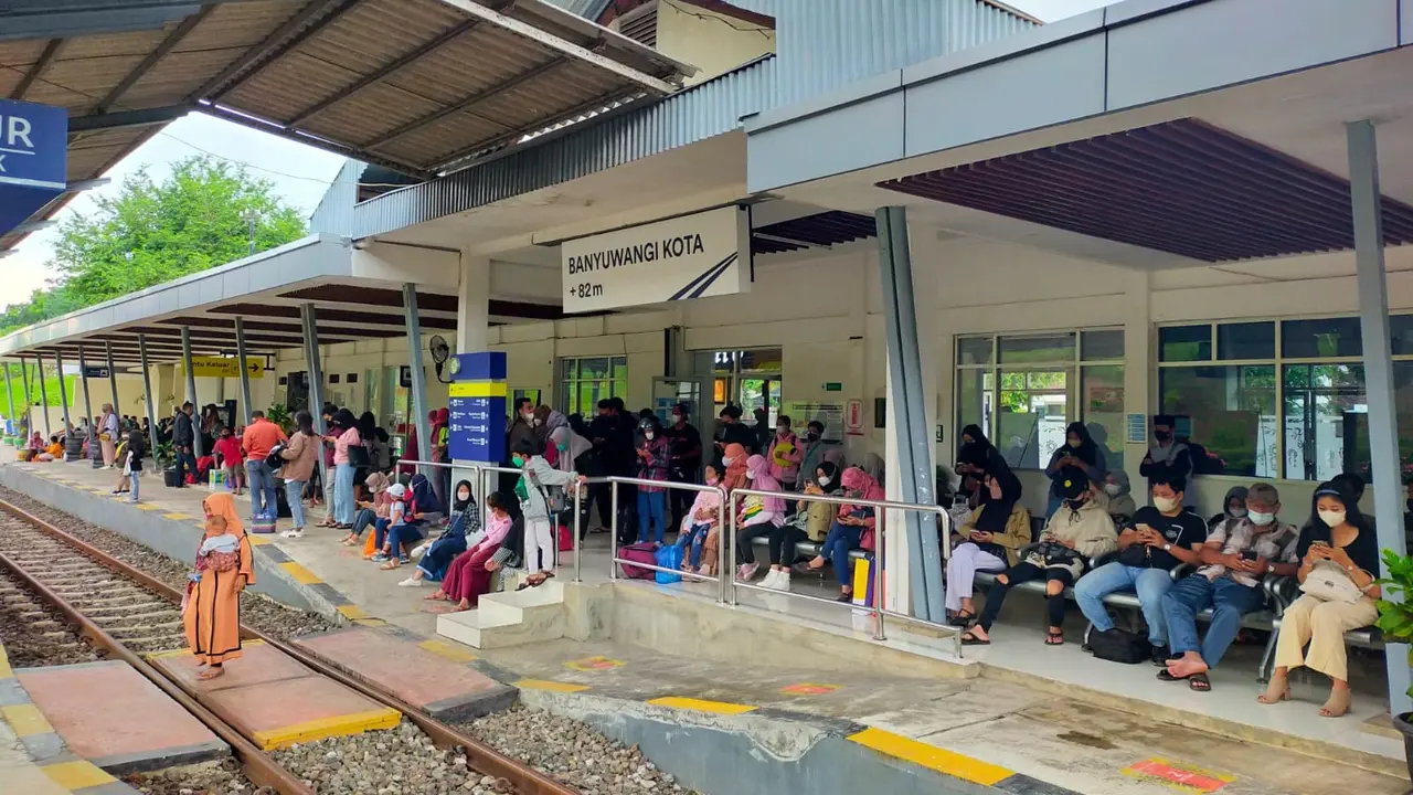 Antrean penumpang di sejumlah stasiun di wilayah Daop 9 Jember (Istimewa)