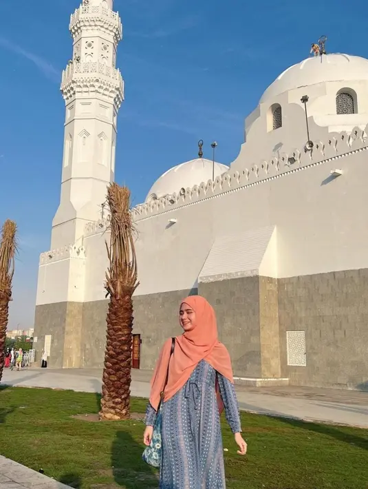 Tak sedikit dari netizen juga menyebut Tissa Biani memiliki parasa wajah yang mirip seperti Syifa Hadju