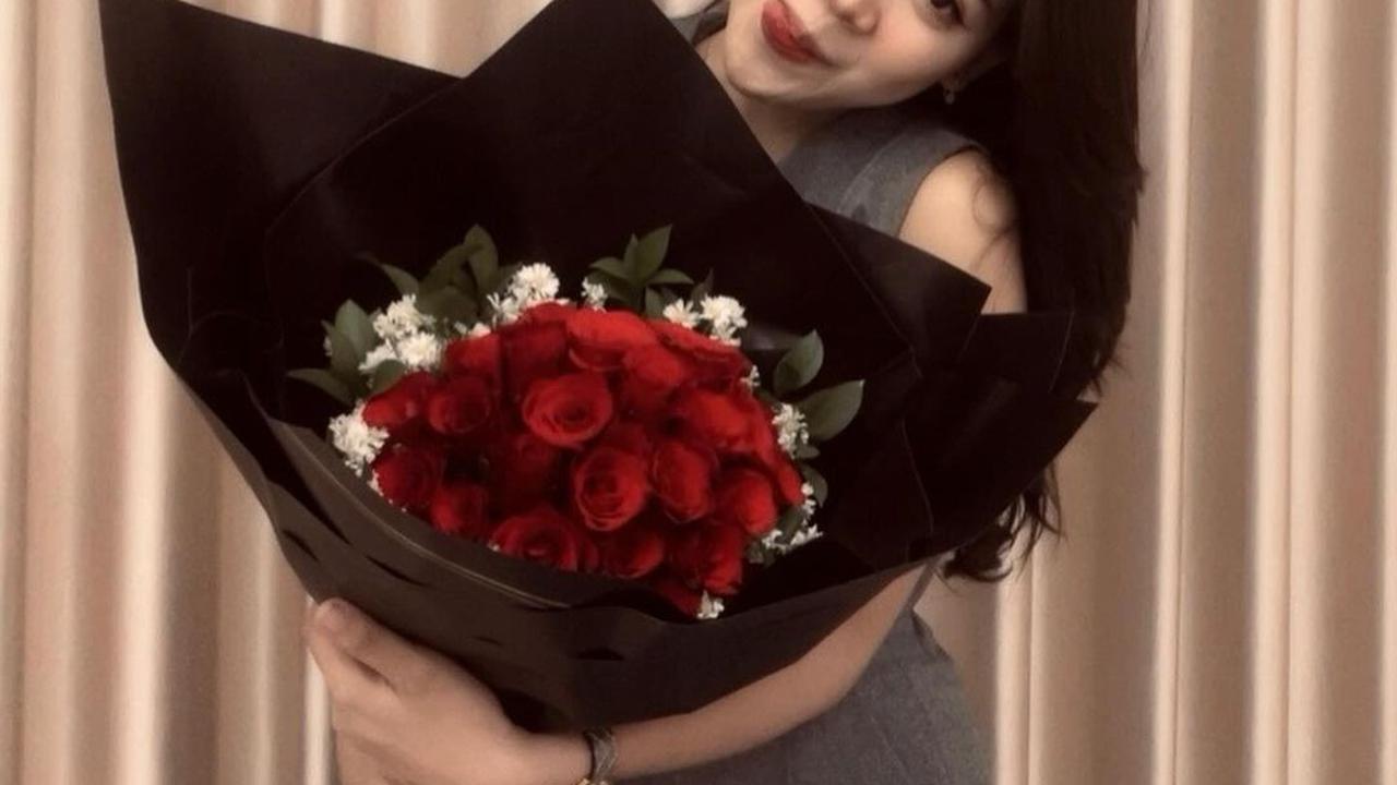 Potret Cantik Dinda Teratu, Penyanyi Dangdut yang Terkenal Lewat Lagu 'Gara-Gara Sebotol'