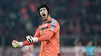 Penjaga gawang Arsenal, Petr Cech, optimistis mengantar The Gunners menjadi juara Premier League musim ini. (Reuters/Sergio Perez)