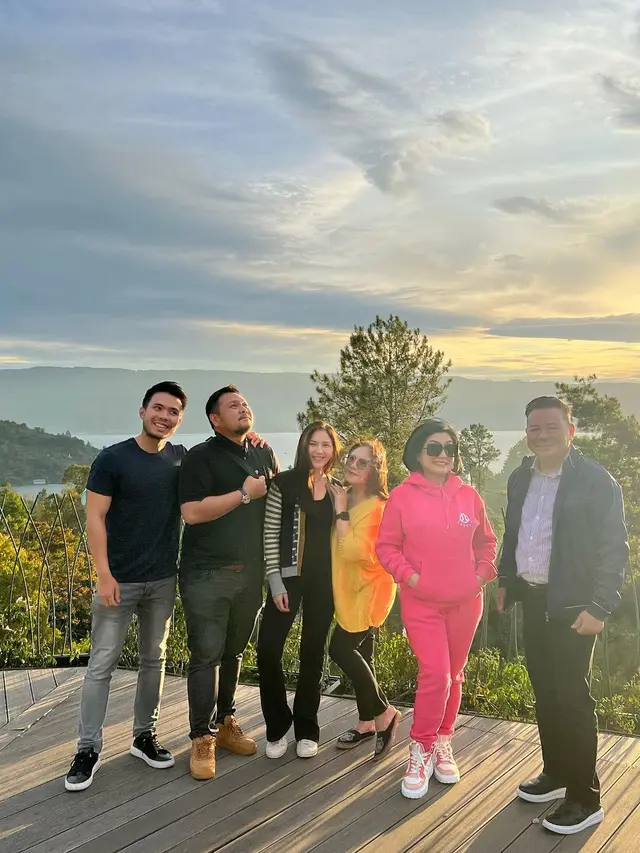 6 Momen Liburan Jessica Mila di Danau Toba, Seru Bersama Calon Mertua
