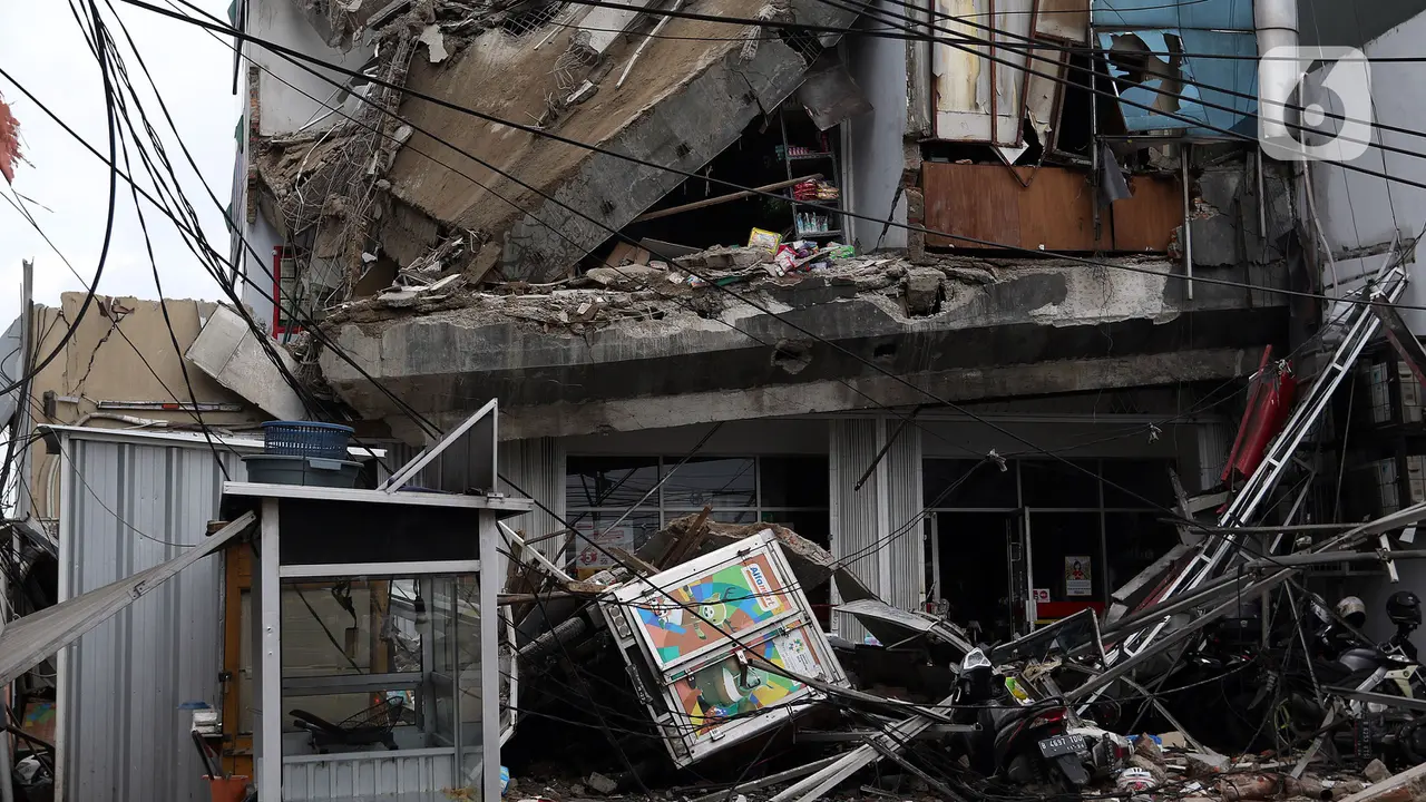 Gedung Empat Lantai di Slipi Ambruk