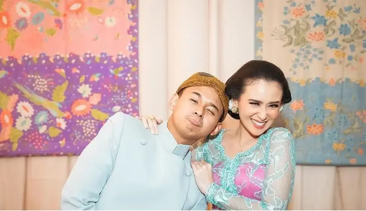 <p>Meski dilangkahi, Ayushita mengaku tak masalah. Bahkan Ayushita memberikan restu dan bahagia menyambut pernikahan sang adik. [Foto: instagram.com/ayushita]</p>