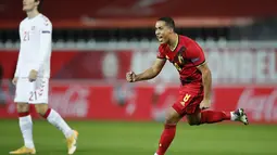 Gelandang Belgia, Youri Tielemans berselebrasi usai mencetak gol ke gawang Denmark pada pertandingan UEFA Nations League di stadion King Power di Leuven, Belgia, Rabu (18/11/2020). Dengan kemenangan atas Denmark, Belgia menjadi juara Grup 2. (AP Photo/Francisco Seco)