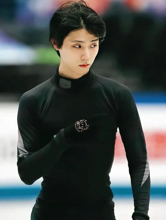 Sosok Yuzuru Hanyu belakangan mencuri perhatian publik di ajang Olimpiade Beijing 2022. Dia merupakan seorang atlet ice skating asal Jepang yang sangat berbakat. (Instagram/yuzuruoi).
