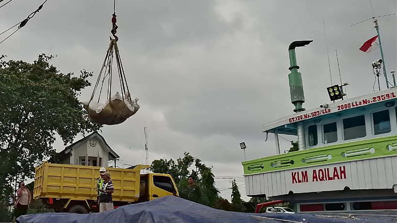 FOTO: TNI AL Gagalkan Penyelundupan Bijih Timah Ilegal di Selat Bangka