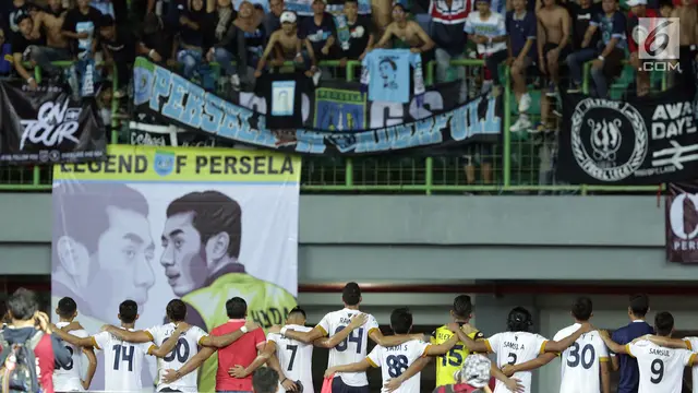 Suporter Persela Beri Penghormatan buat Alm Choirul Huda