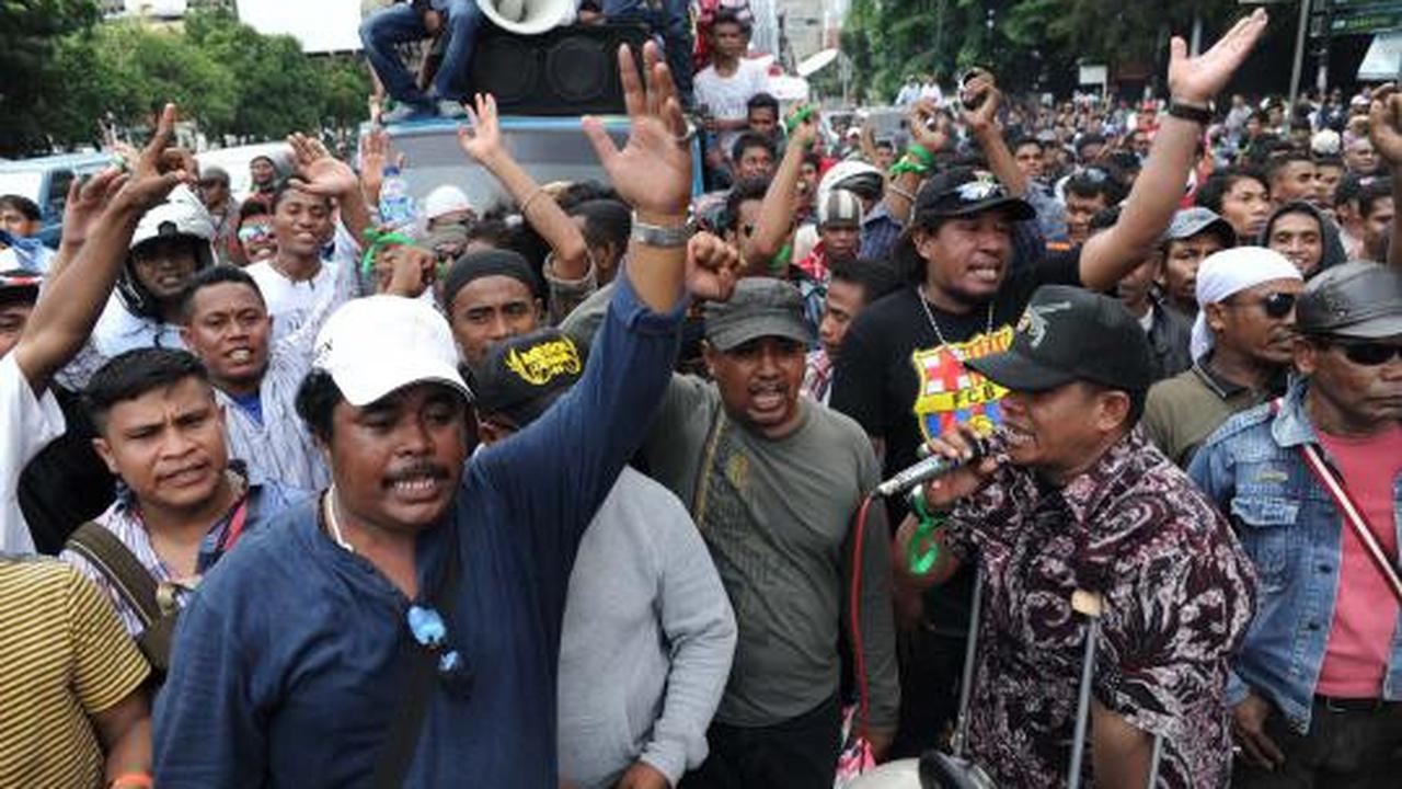 Massa kontra John Kei gelar aksi di depan PN Jakarta Pusat