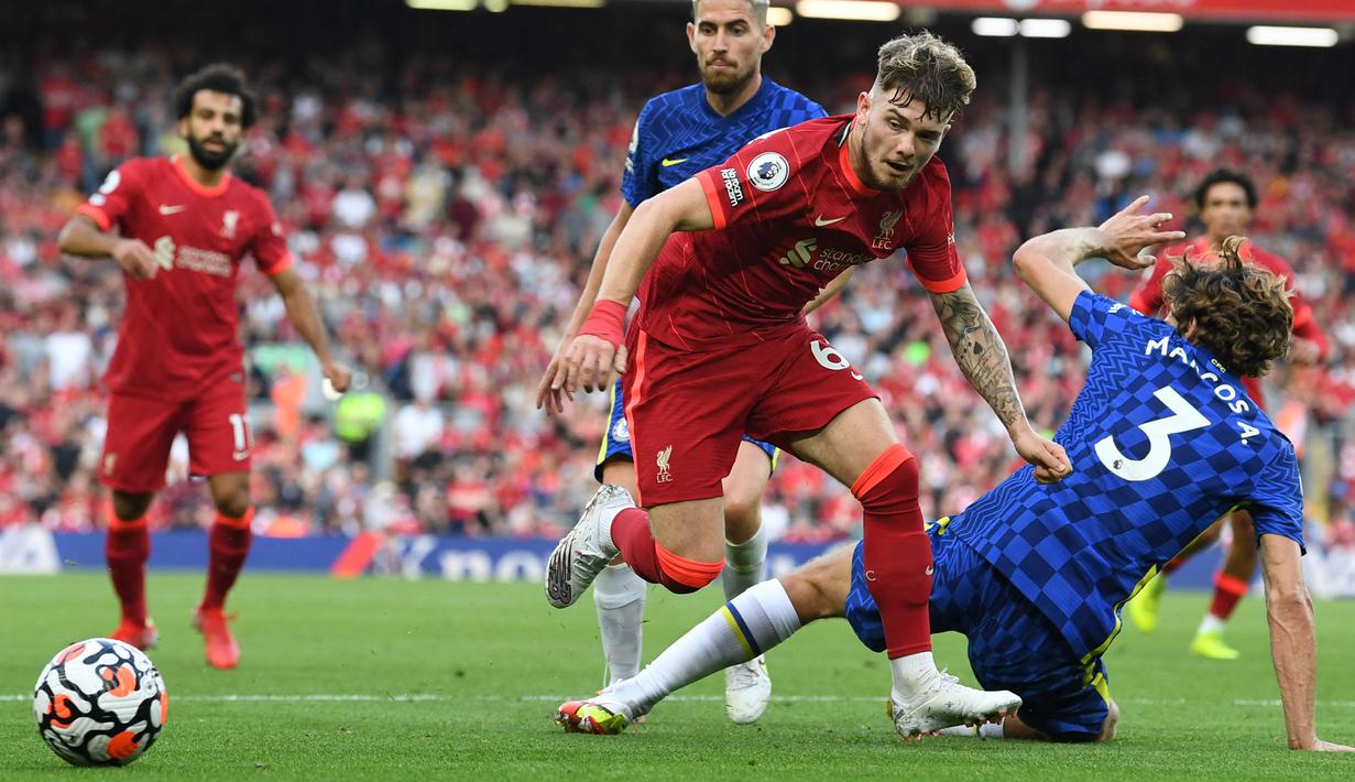 Harvey Elliott direkrut Liverpool dari Fullham saat berumur 16 tahun pada 2019 lalu. Sempat dipinjamkan ke Black Burn Rovers, Elliot akhirnya menjadi andalan di musim ini. Namun, ia harus absen beberapa bulan terakhir ini karena masalah cedera. (AFP/Paul Ellis)