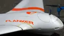 Sebuah drone Flanker saat akan diuji coba dalam demonstasi 'Black Dart' di Naval Base Ventura County Sea Range, California, Jumat (31/7/2015). Demonstrasi tersebut untuk menguji coba 55 pesawat tanpa awak atau drone. (REUTERS/Patrick T. Fallon)