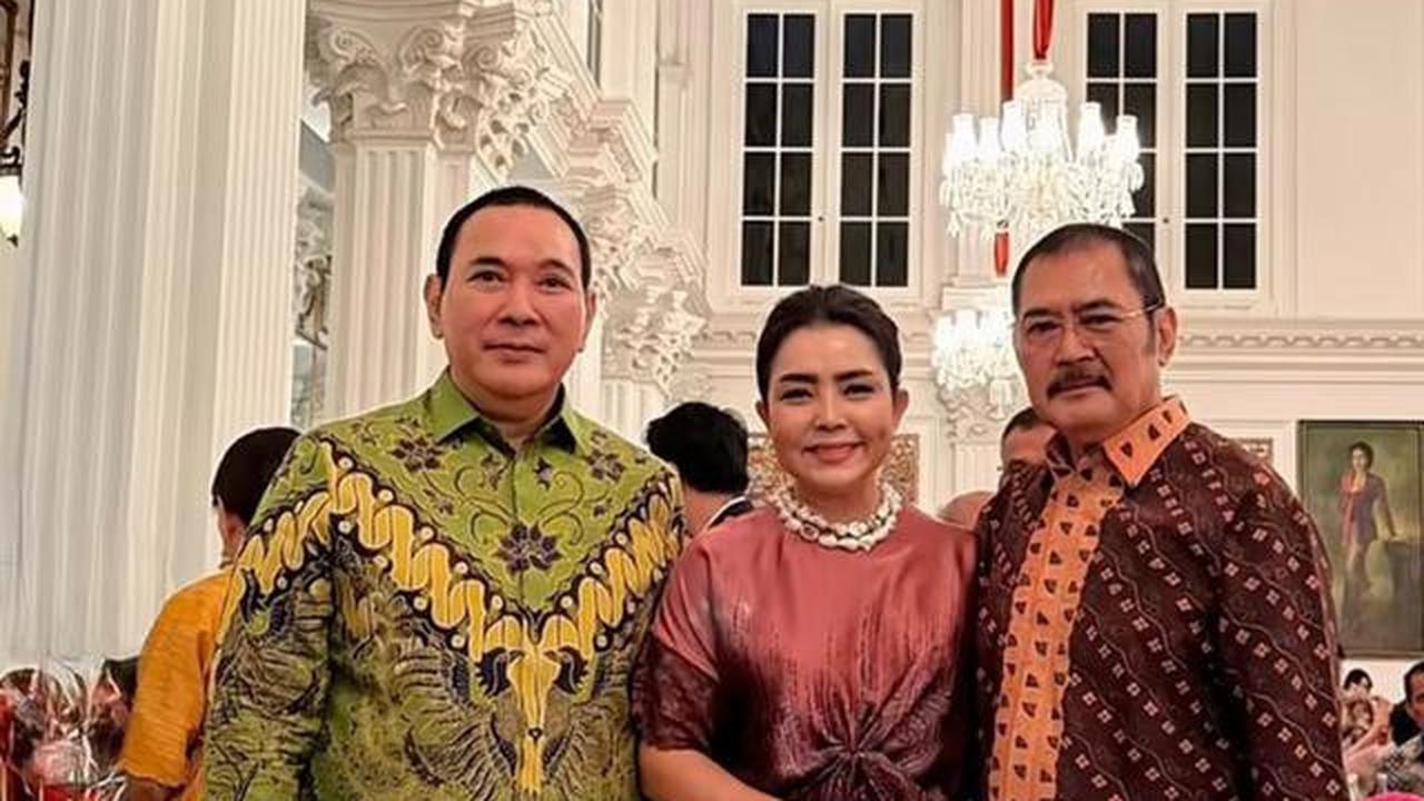 Potret Mayangsari Hadiri Dinner Acara Keluarga, Tampil Anggun dan Elegan Bersama Suami