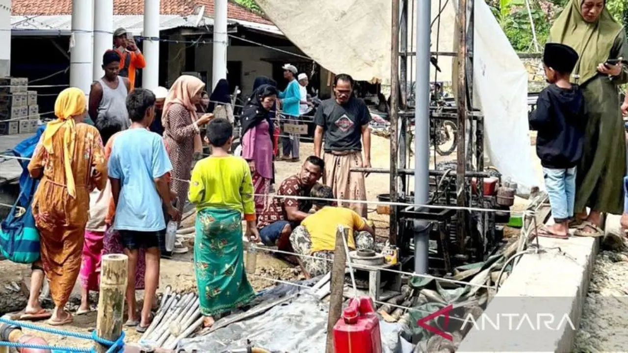 Warga Bangkalan geger dengan kemunculan minyak. (Antara)