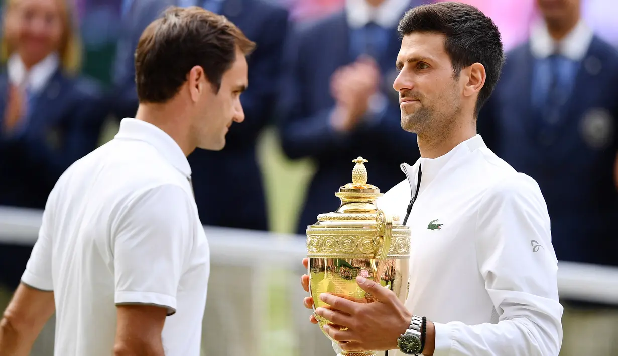 Di tahun 2019 Novak Djokovic berhasil menjadi juara dengan lagi-lagi mengalahkan Roger Federer di partai final Wimbledon. Petenis asa Serbia itu menang dengan skor 7-6(5) 1-6 7-6(4) 4-6 13-12(3). (AFP/Daniel Leal)