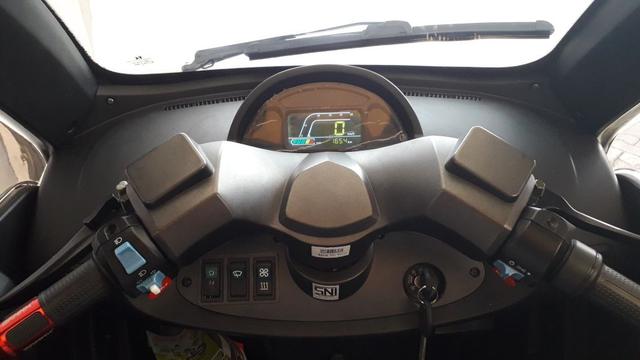 Sensasi Mengendarai Motor  Listrik  3 Roda dari Selis  