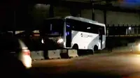 Bus Transjakarta mengalami kecelakaan di Jalan S Parman, Tomang, Jakarta, sementara PT Ford Motor Indonesia menyatakan berhenti beroperasi. 