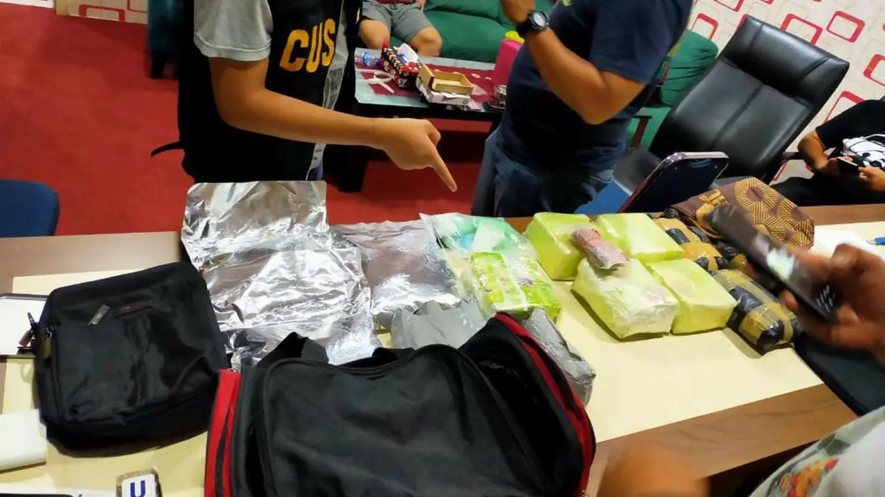 Bea cukai dan Bareskrim Polri menggagalkan penyelundupan narkotika asal Malaysia di Perairan Nongsa, Batam. (Foto: Liputan6.com/Ajang Nurdin)