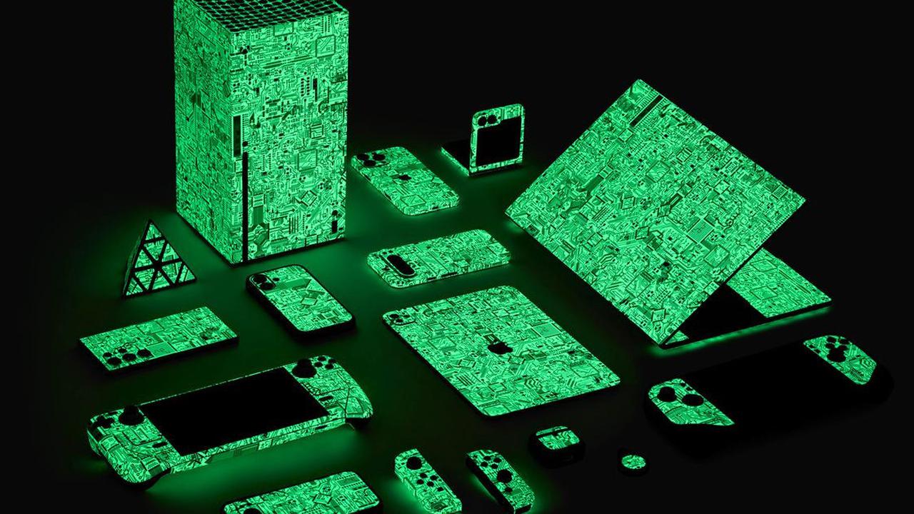Dbrand Luncurkan Koleksi Skin Gadget Baru Bertema Papan Sirkuit