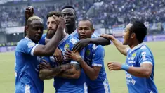 Pemain Persib Bandung, merayakan gol yang dicetak oleh Bojan Mališic ke gawang Arema FC pada laga Liga 1 di Stadion GBLA, Jawa Barat, Kamis (13/9/2018). Persib menang 2-0 atas Arema FC. (Bola.com/M Iqbal Ichsan)