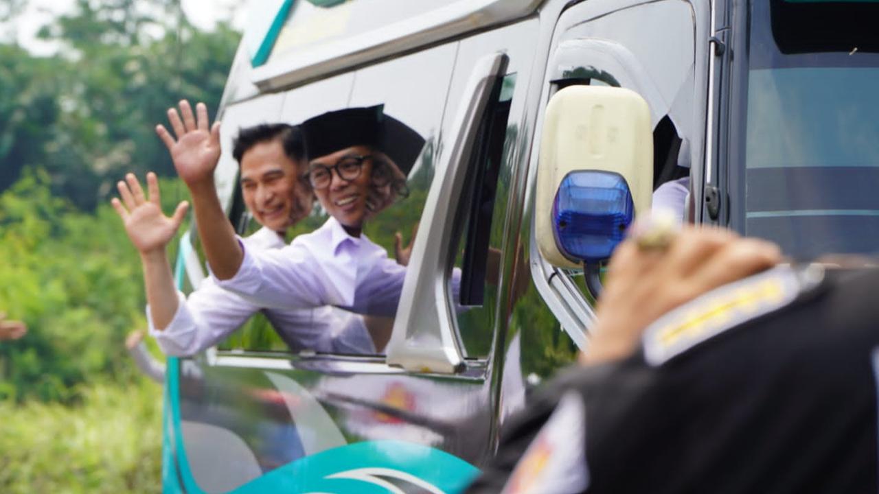 Daftar ke KPU Banten, Andra Soni-Dimyati Natakusumah Naik Angkutan Umum Elf