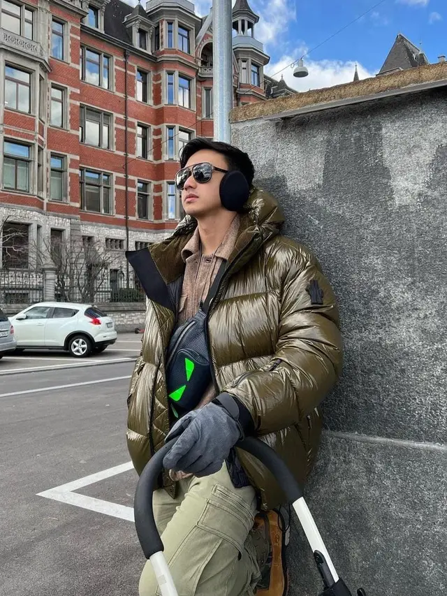 Caesar Hito punya wajah yang tampan