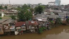 Mahkamah Agung (MA) telah mengeluarkan putusan gugatan kasasi yang diajukan warga Kampung Pulo terkait relokasi permukiman oleh Pemprov DKI pada Agustus 2015. Dalam putusannya, MA menolak permohonan kasasi warga Kampung Pulo.