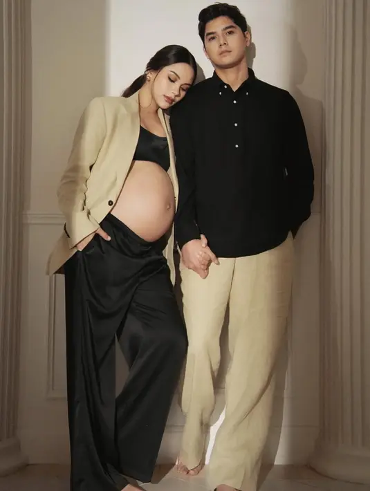 Intip potret maternity shoot terbaru Alyssa Daguise dan Al Ghazali (@alyssadaguise)