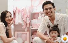 Potret Unik Gender Reveal Nona Adik Nikita Willy, Siapkan Lemari Berisi Semua Kebutuhan Bayi Berwarna Pink