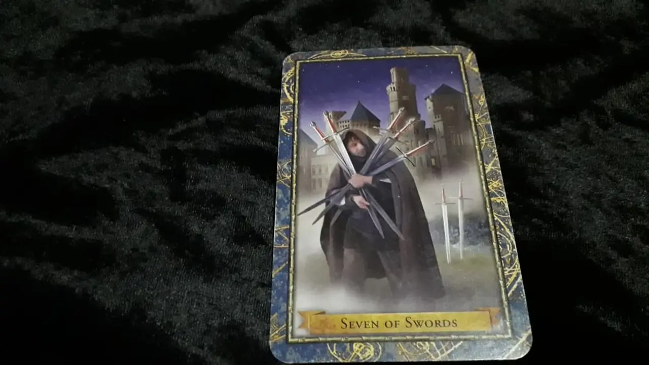 Seven of Swords, kartu yang dibuka dalam Tarot Hari Ini. (Foto: Elisabet Kusumodewi)