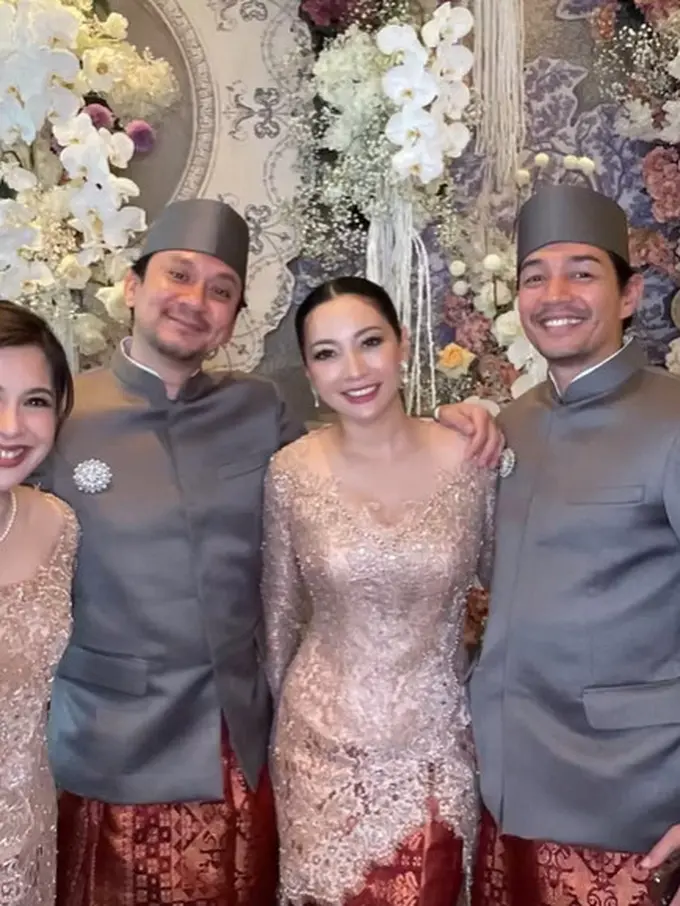 Pesona Tampan Vincent Rompies, Saksi Nikah Enzy Storia Kenakan Beskap Satin Kembaran dengan Desta