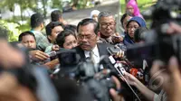 Jaksa Agung M Prasetyo berkeyakinan negara yang warganya dieksekusi mati tidak akan menarik duta besarnya karena menghormati hukum di Indonesia, Jakarta, Selasa (28/4/2015). (Liputan6.com/Faizal Fanani)