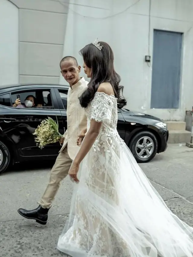 Pasangan Tunawisma Ini Jalani Sesi Foto Postwedding, 7 Potretnya Bikin Kagum. (Sumber: Instagram/rab4love)