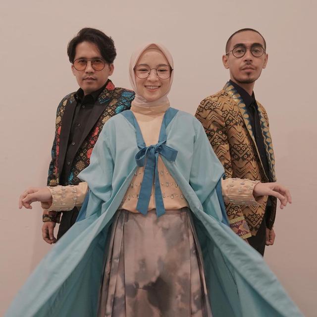 6 Potret Sabyan Gambus di Acara Malam Bainai Lesty Kejora, Curi Perhatian