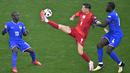 Sementara itu gol Polandia dipersembahkan Robert Lewandowski. (INA FASSBENDER / AFP)