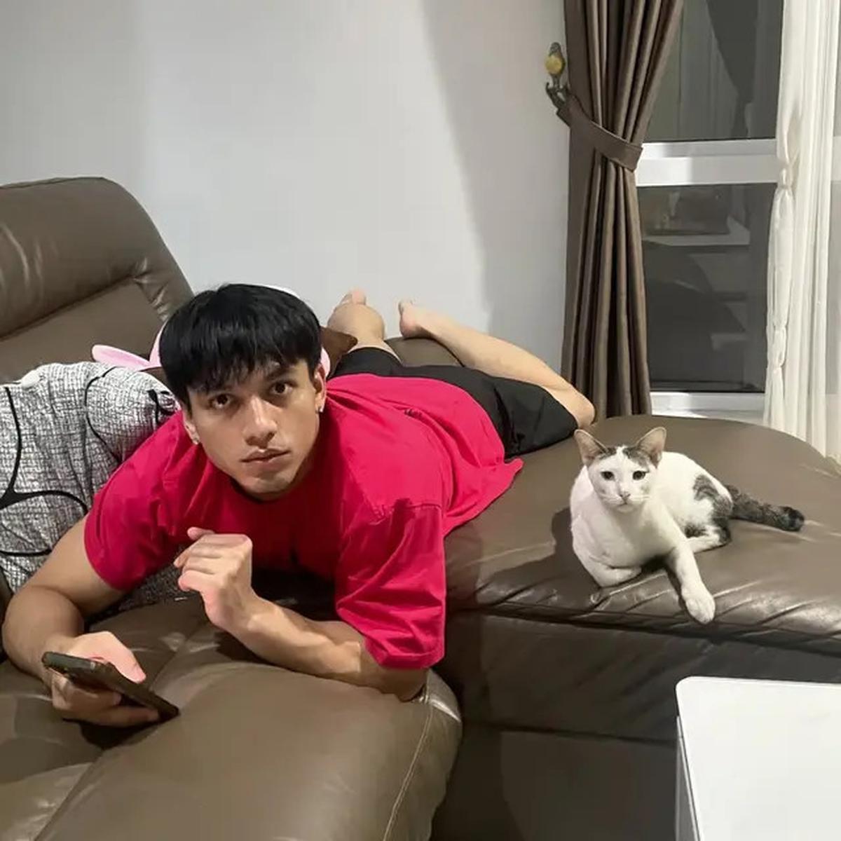 Potret Rumah Jefri Nichol, Minimalis Modern yang Nyaman dengan Nuansa Putih Abu