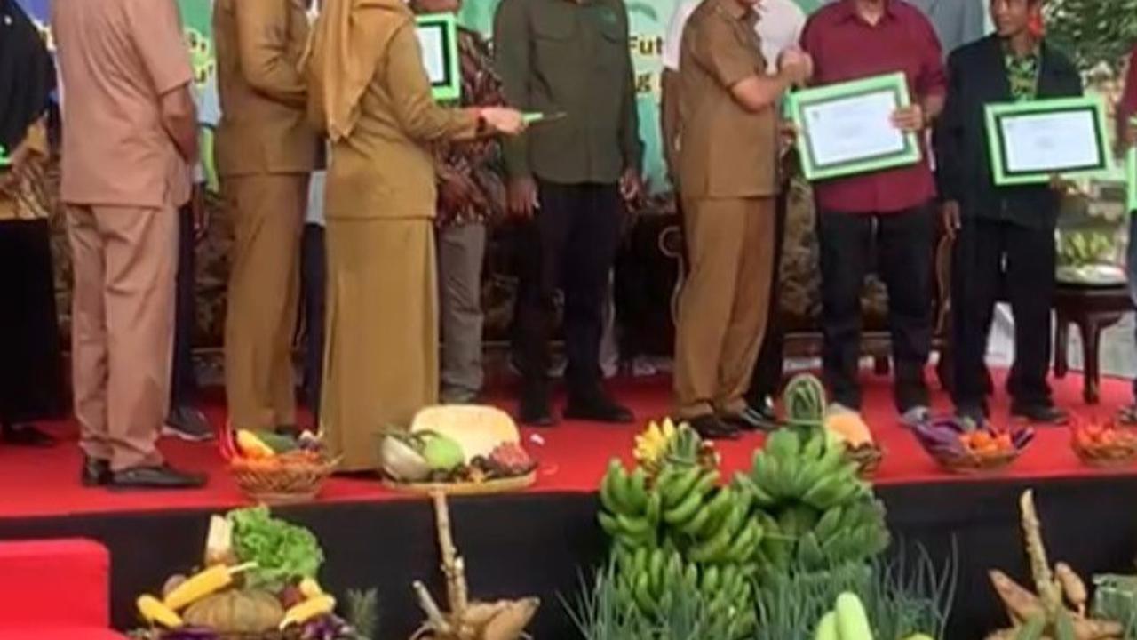 Pj Wali Kota Tarakan Bustan memberikan arahan dalam Peringatan Hari Pangan Sedunia