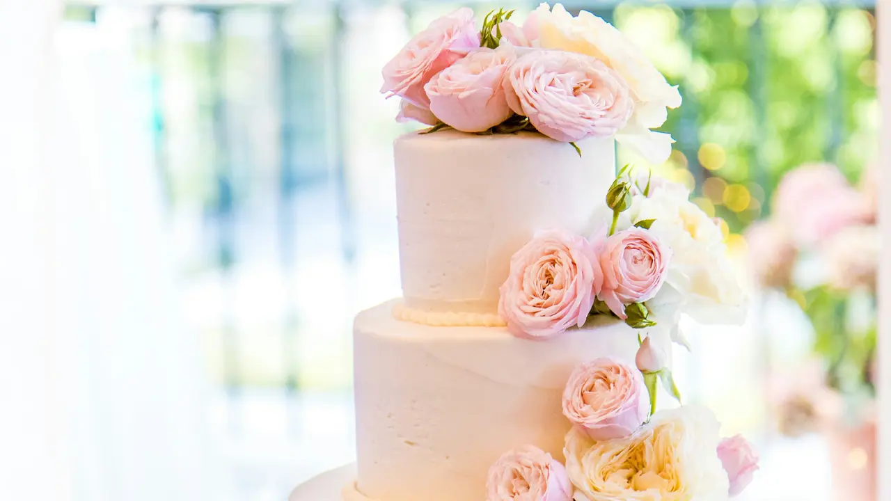 Ilustrasi kue pernikahan wedding cake