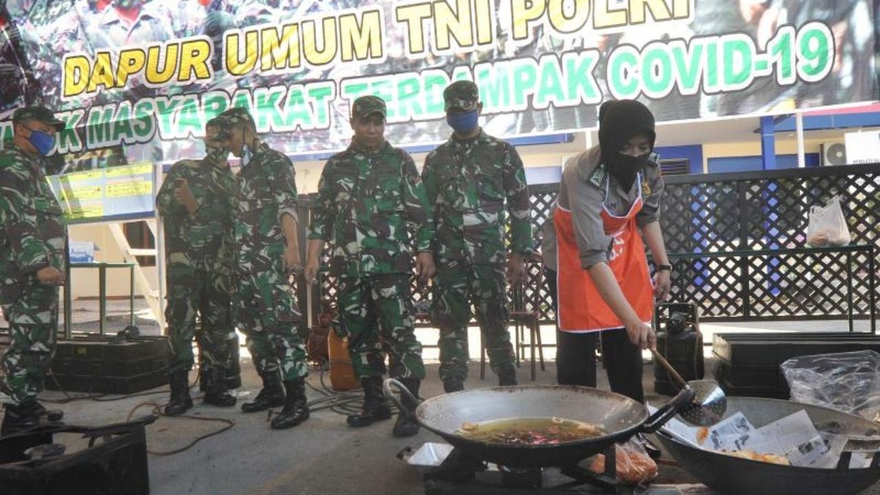 Dapur Umum TNI Terus Beroperasi, Penuhi Kebutuhan Masyarakat Pascabencana di Sumatera Barat