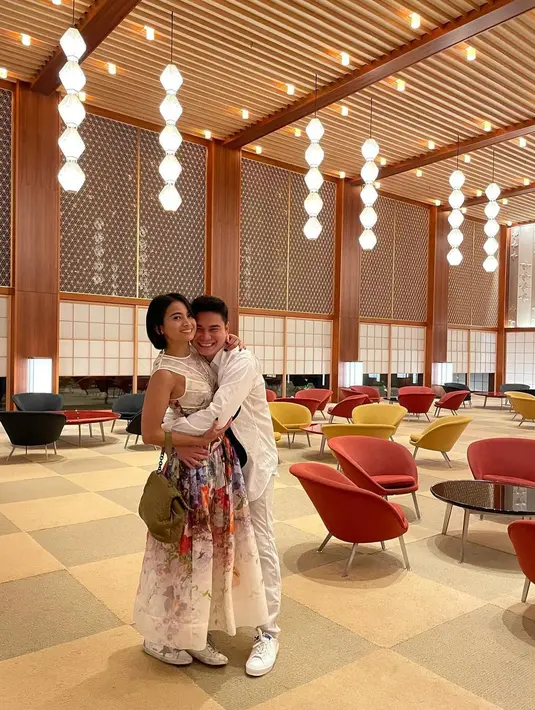 Melalui akun instagramnya, perempuan seorang anak itu membagikan beberapa potret dengan model gaya rambut pendek. [Instagram/septriasaacha]